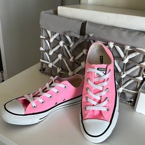 Original converse women’s size 6